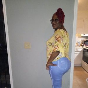 Meet your Posher, Alecia